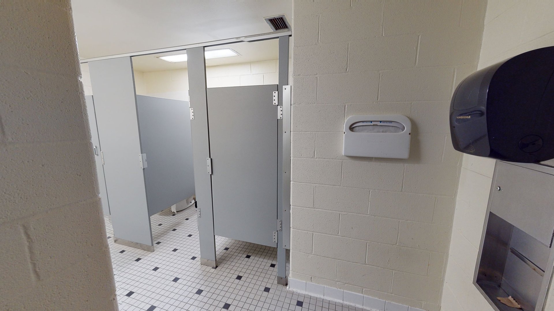 Rawlings Hall – Bathroom