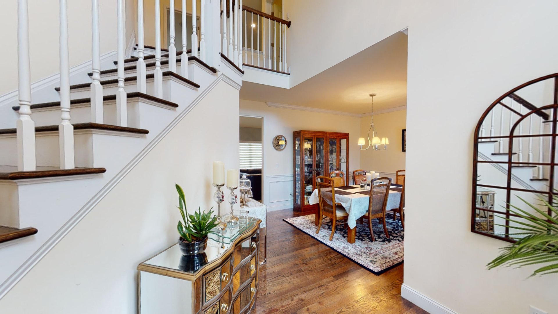 Monroe Colonial – Master Down
