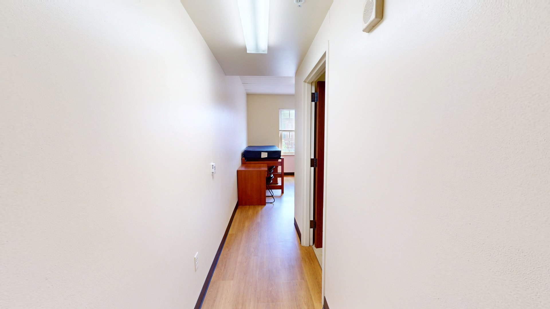 Brooks College: Double Room Private Bath