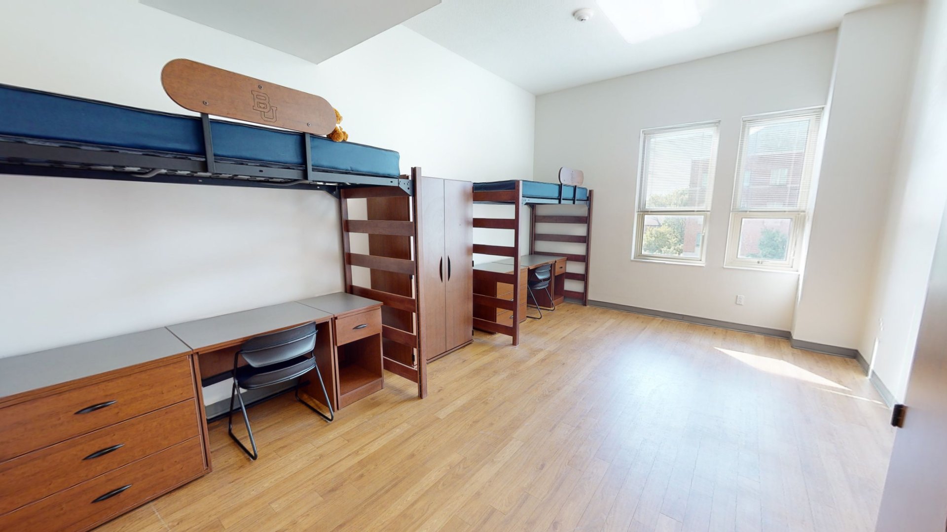 Earle & Teal Halls: Double Room Community Bath