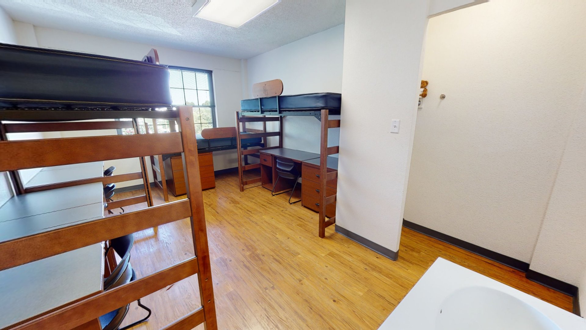 Penland Hall: Triple Room Community Bath