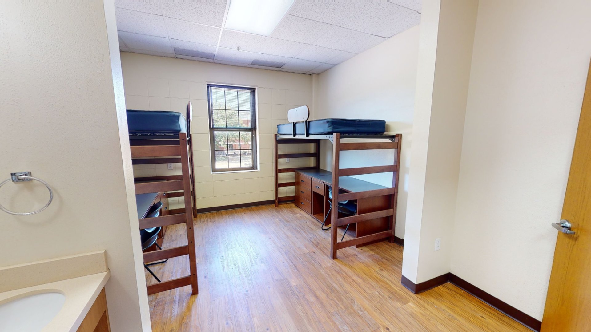 North & South Russell Halls: Double Room Community Bath