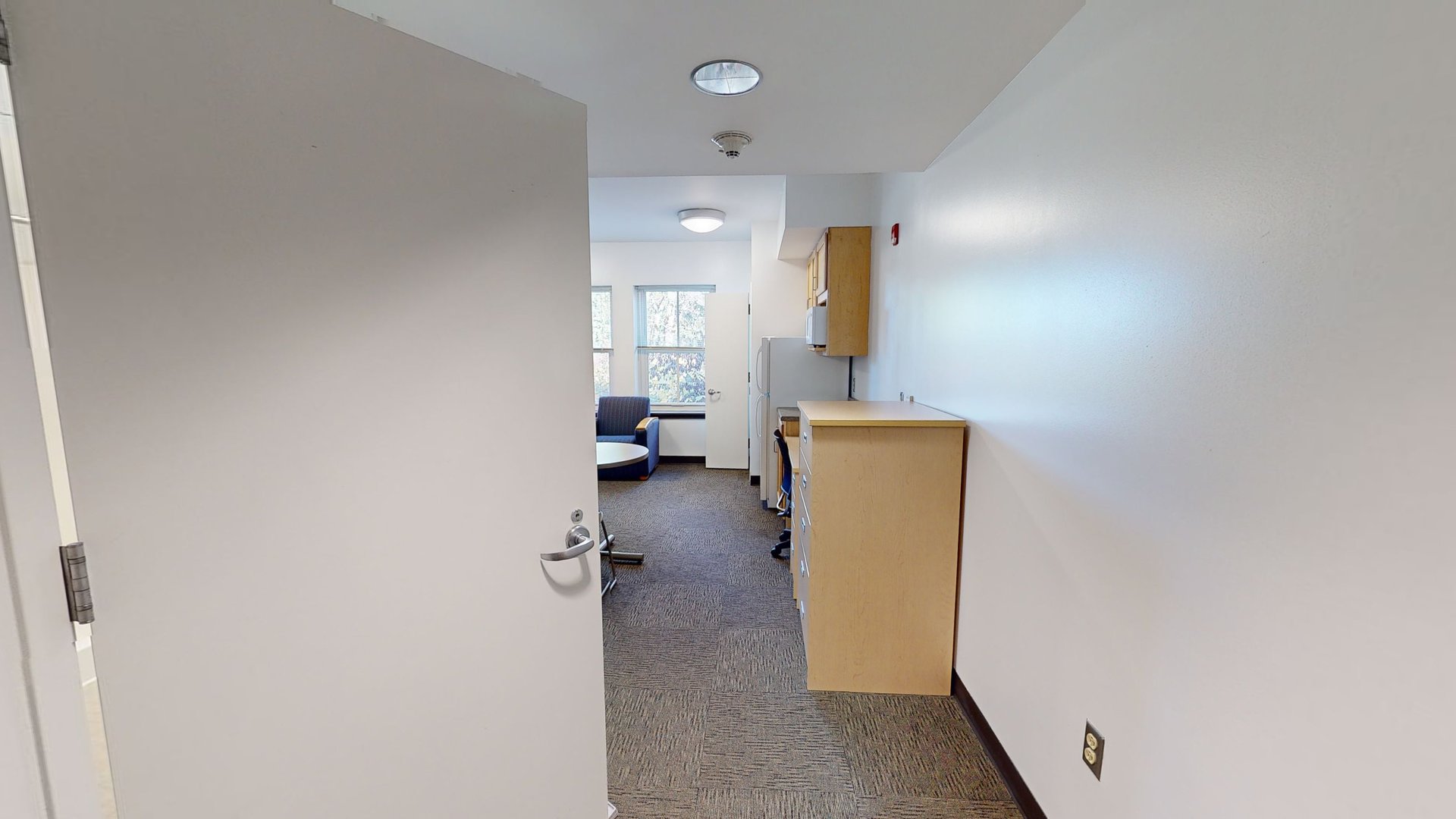 West Hall: Single Room w/ Bathroom