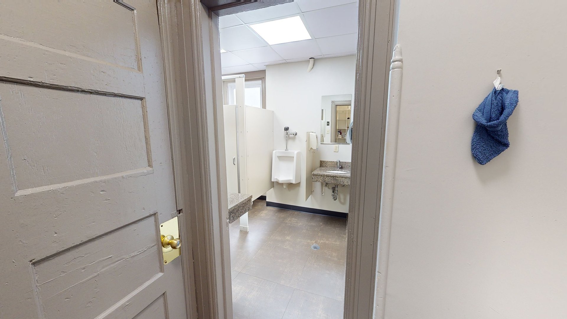 230 W Packer 2nd Floor Bathroom
