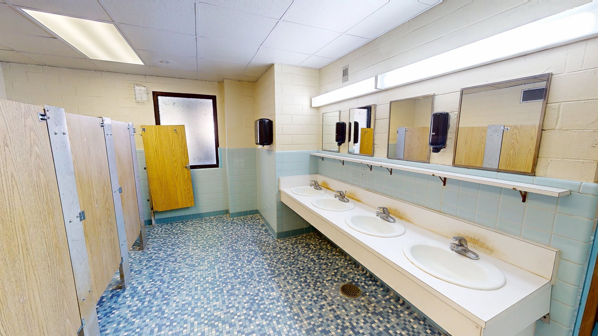 Lantana Hall Bathroom