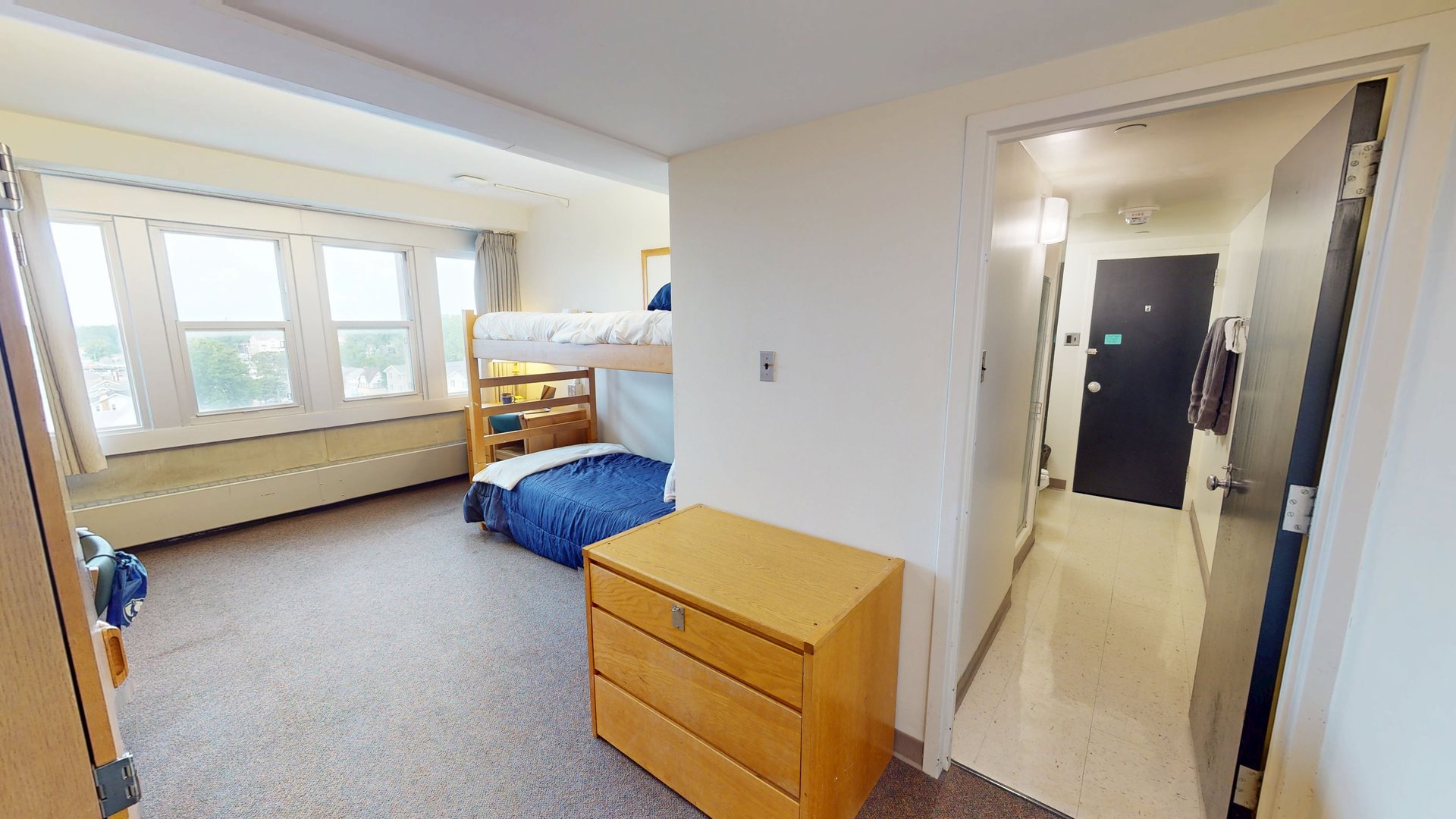 Stevenson Suite K (1 Double Room connected to RA room)