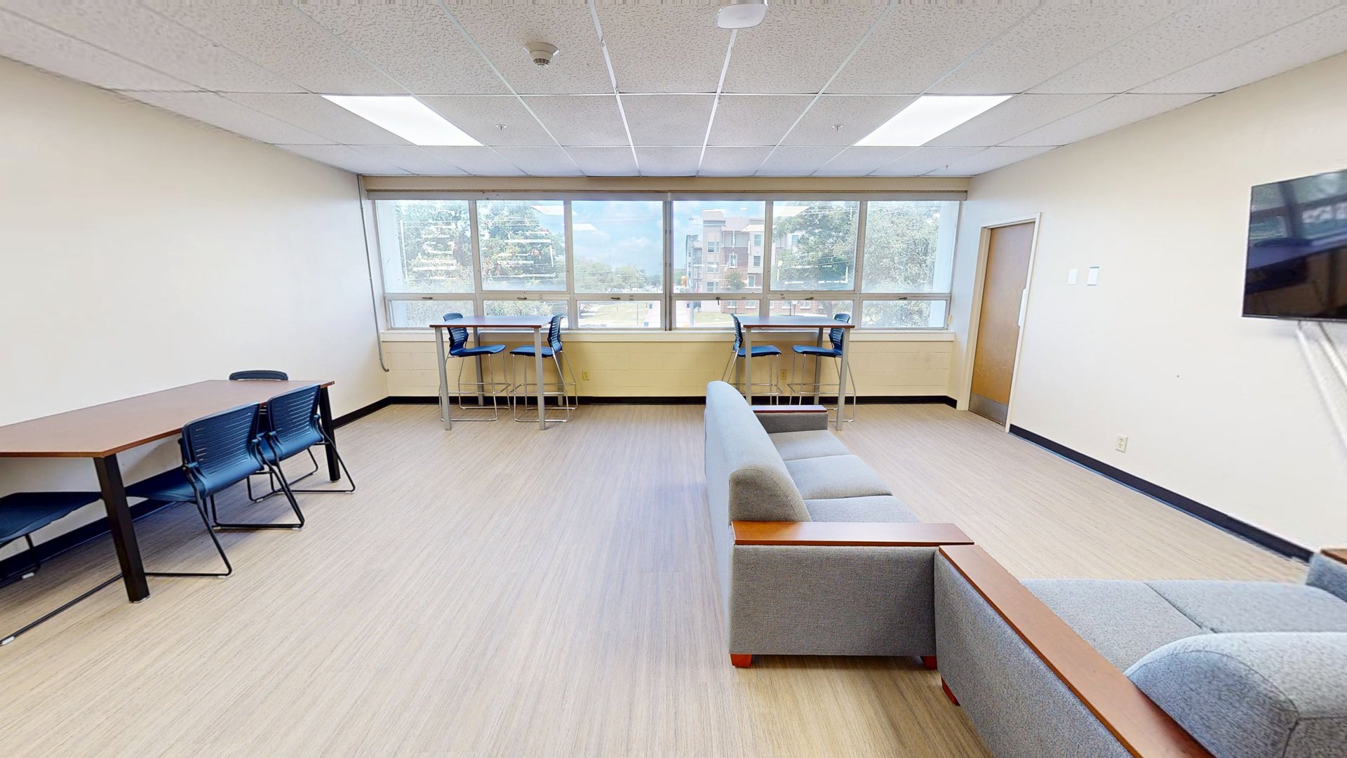 Whitley Floor Lounge