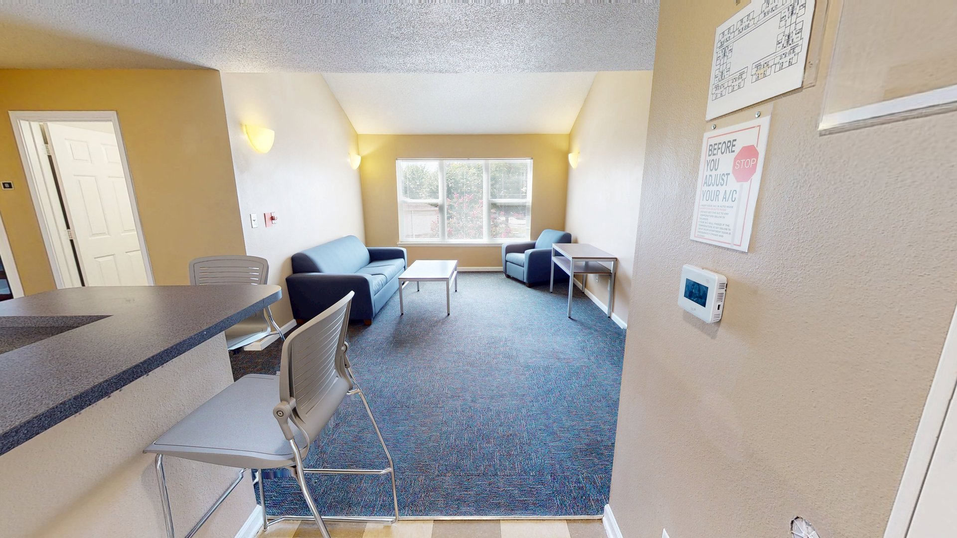 Southern Courtyard 4 Bed/2 Bath Apartment