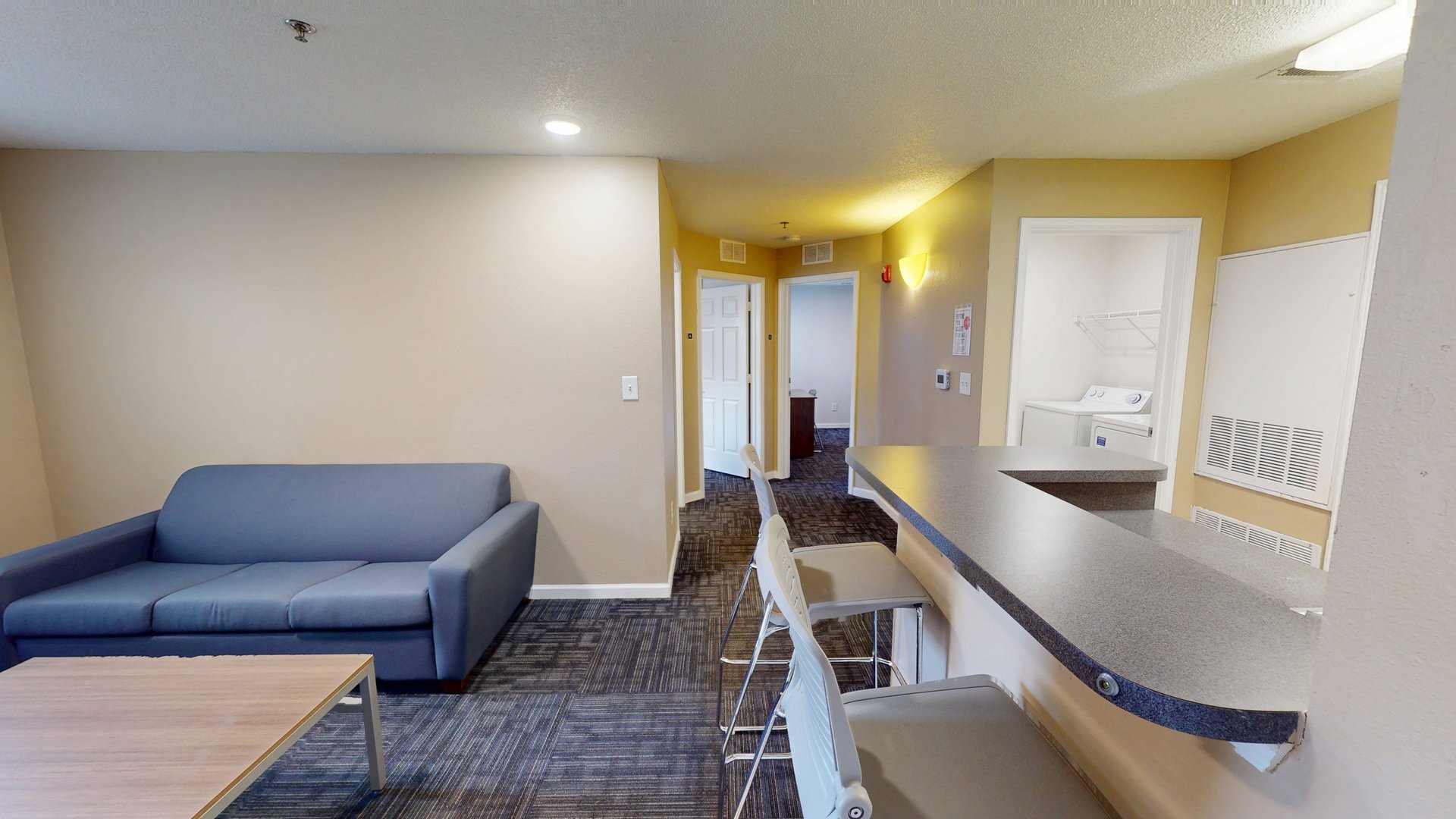 Southern Courtyard 2 Bed/1 Bath Apartment