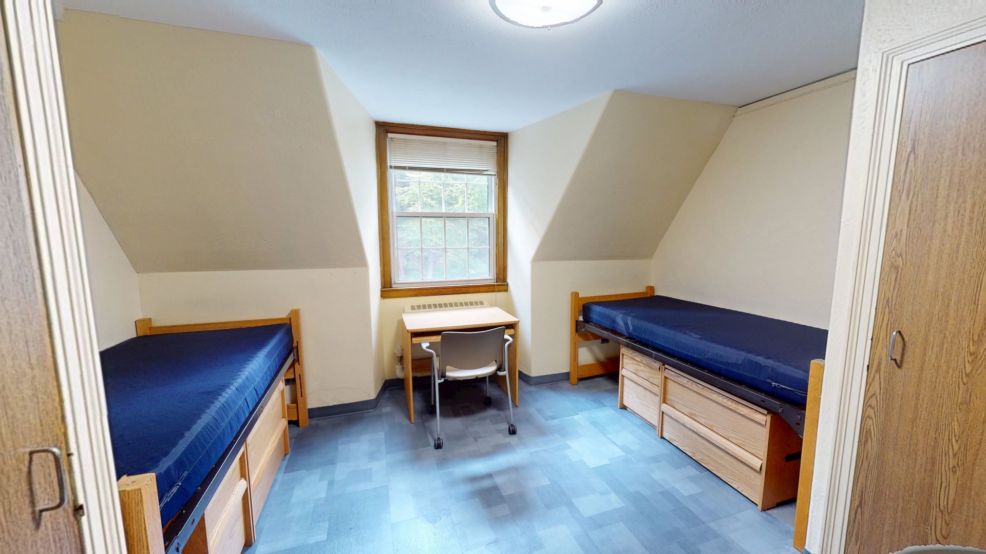 Dravo Double Bedroom 5th Floor