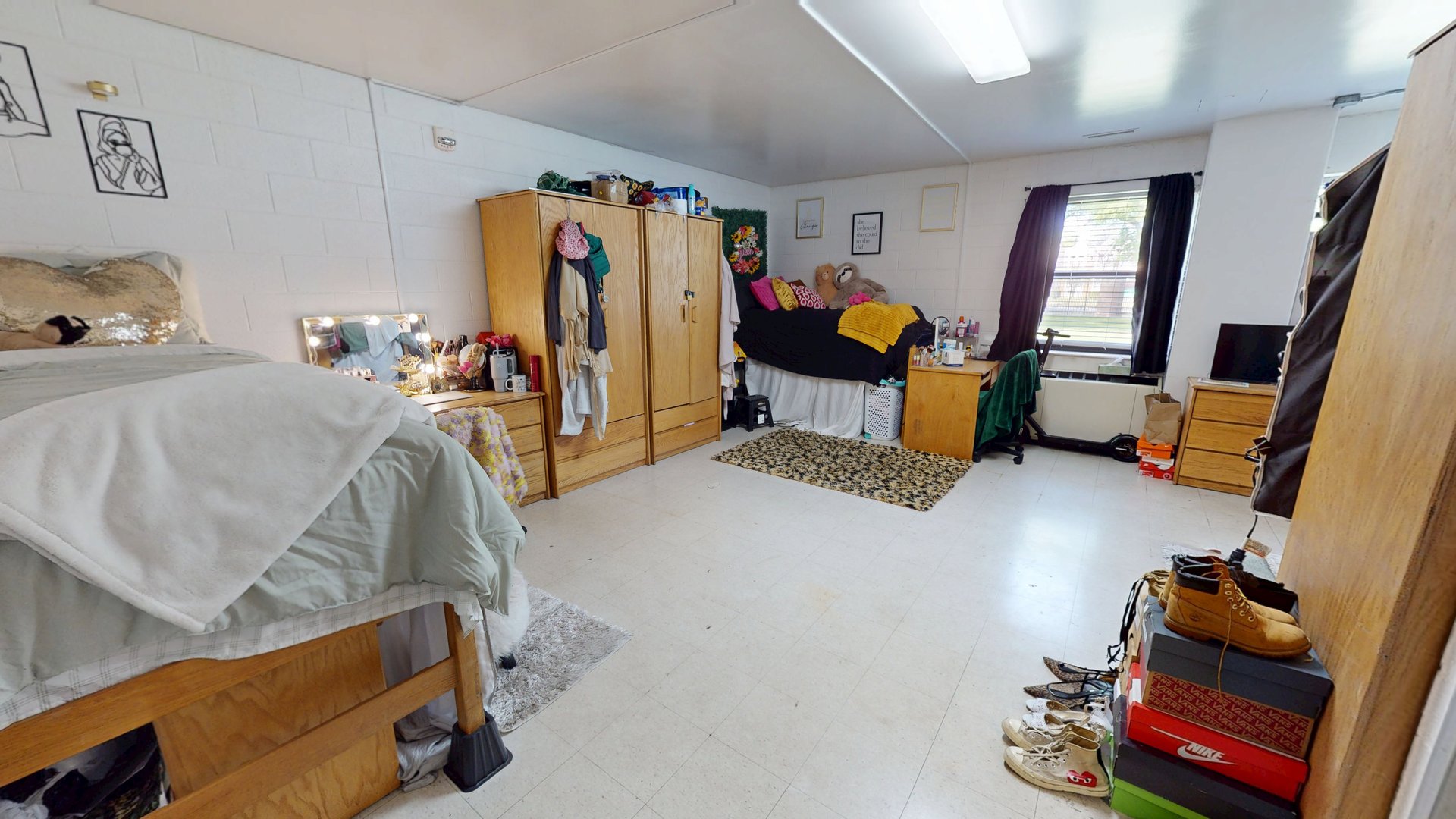 Rosa Alexander & Samuel Scott Halls Triple Room