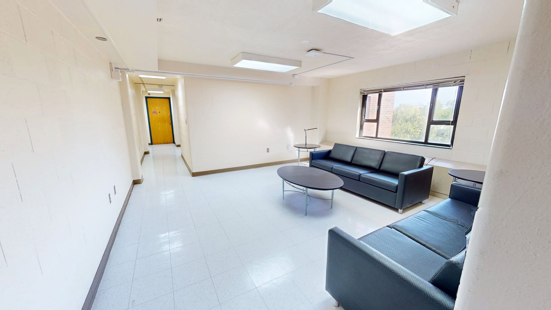 Midrise Honors College Triple Bed Suite