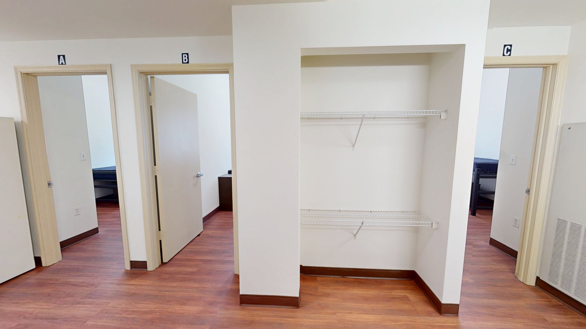 Everglades Hall Private bedroom in a 3 bedroom apartment