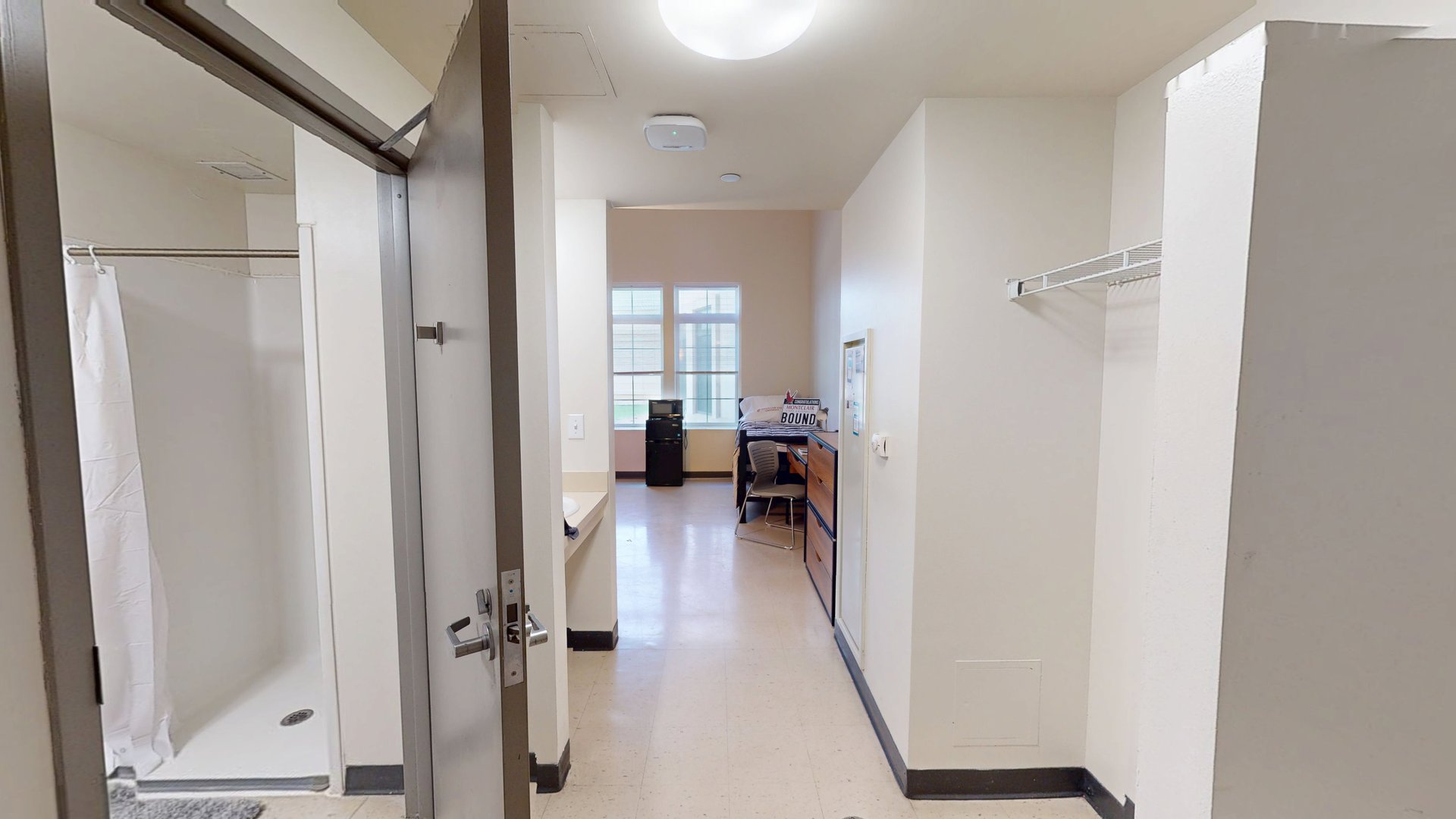 Heights Double Bedroom w/ Bathroom