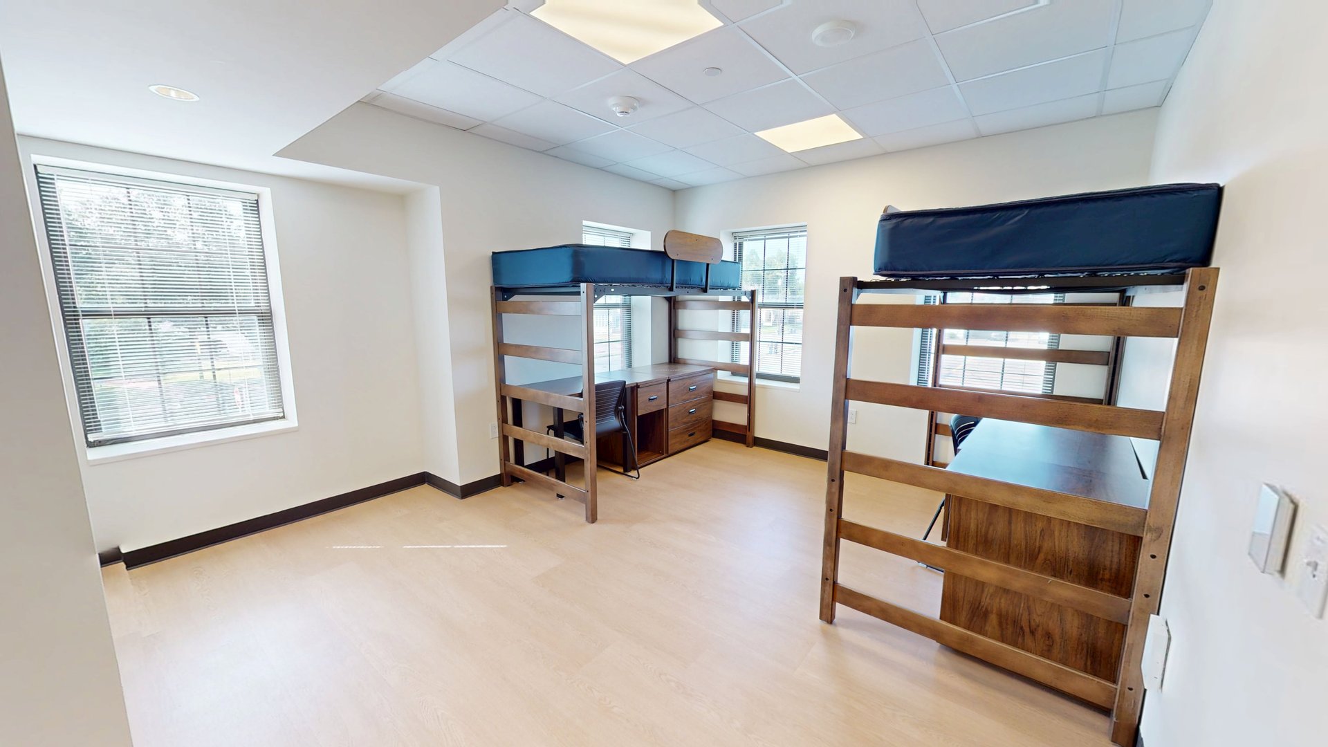 Allen & Dawson Halls: Double Room Pod Bath