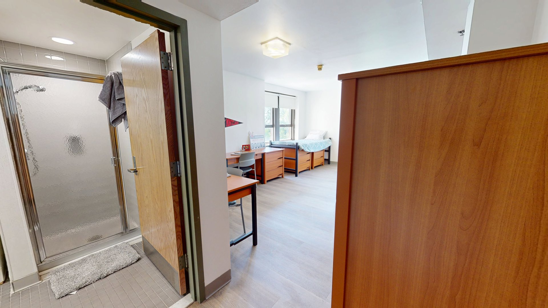Russ Triple Bedroom w/ Bathroom