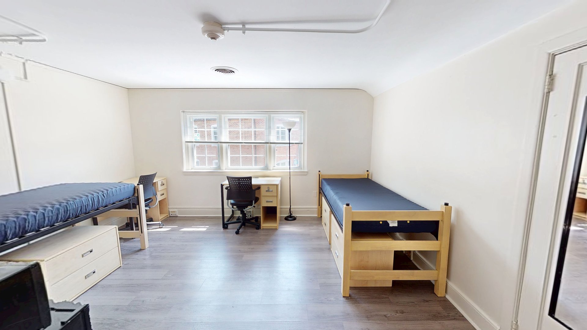 Clark 2-Person Room with Community Bathroom