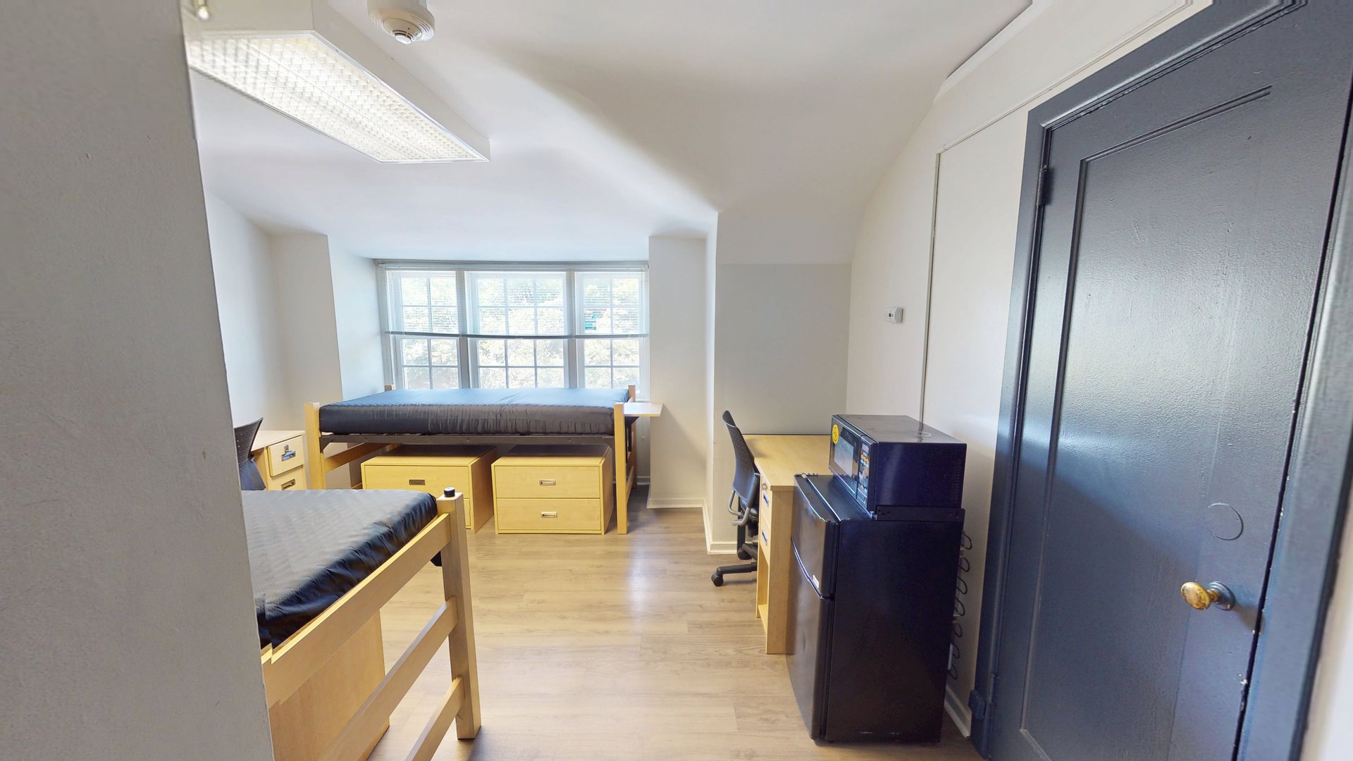 Hensley 2-Person with Community Bathroom